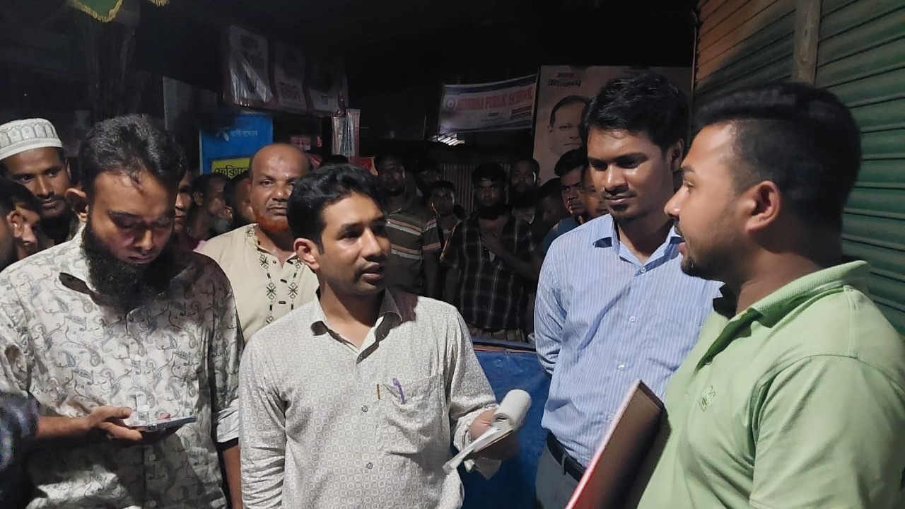 শ্রীবরদীতে পাচারের সময় ২৫ বস্তা সরকারি সার জব্দ, দুই প্রতিষ্ঠানকে জরিমানা